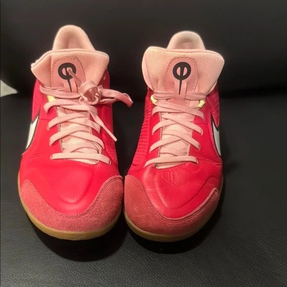 Nike‎ Red and Pink Athletic ShoesDesign Tiempo