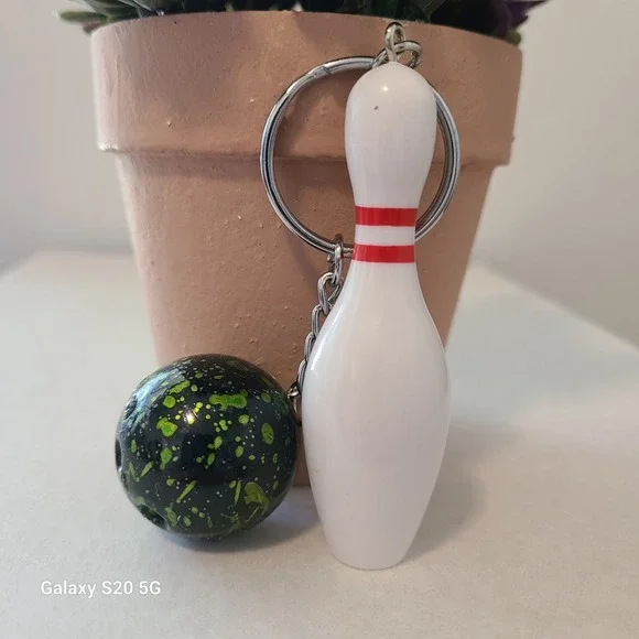 Green Bowling Ball and‎ Pin Keychain Novelty Key Ring Sporty Collectible NWOT