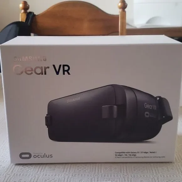 New in Box Samsung Gear VR Powered by Oculus Virtual Reality Headset SM-R323
