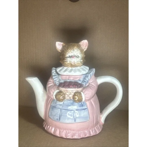 Vintage Hand‎ Painted Mrs. Whiskers Mother Cat Teapot