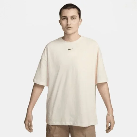 Nike Sportswear Essential Women's Oversized T-Shirt Size: S (4–6)