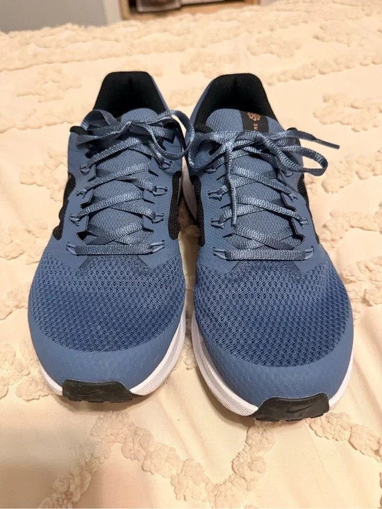 Nike Women's Blue Athletic Running Shoes Pink Swoosh