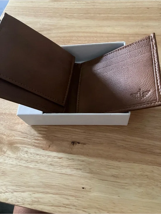 Dockers Tan Leather Card & Billfold Wallet