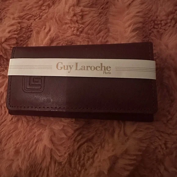 Brand new Guy Laroche Paris leather key case and card holder