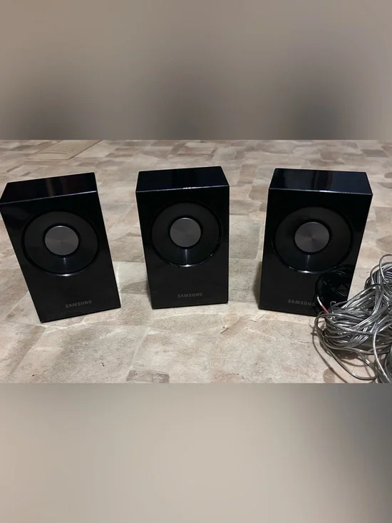 Samsung Home Theater Speakers – Set of 3