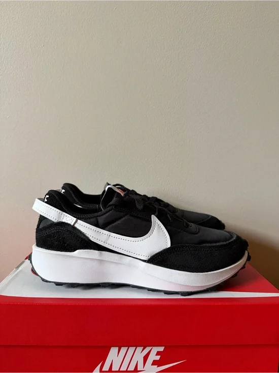 Nike Waffle Debut Black White DH9523-002 Women’s Size 6