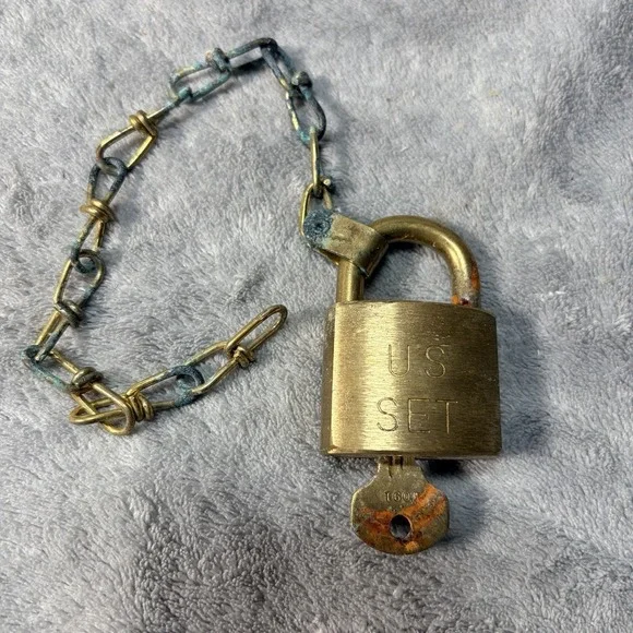 U.S. Military Waterbury NOS Solid Brass Padlock With One Key And Chain