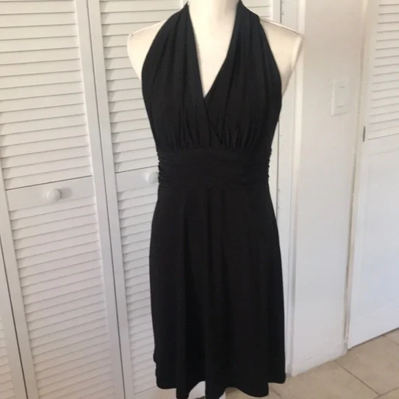 Jones Wear Dress size 4, perfect black dress, flattering cut, good condition‎