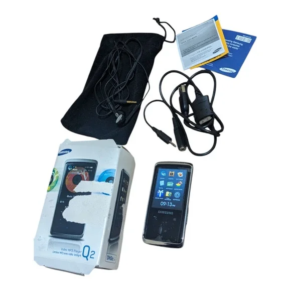 Samsung Q2 Video MP3 Player 8 GB Black YP-Q2 J CB‎ Portable Music Radio