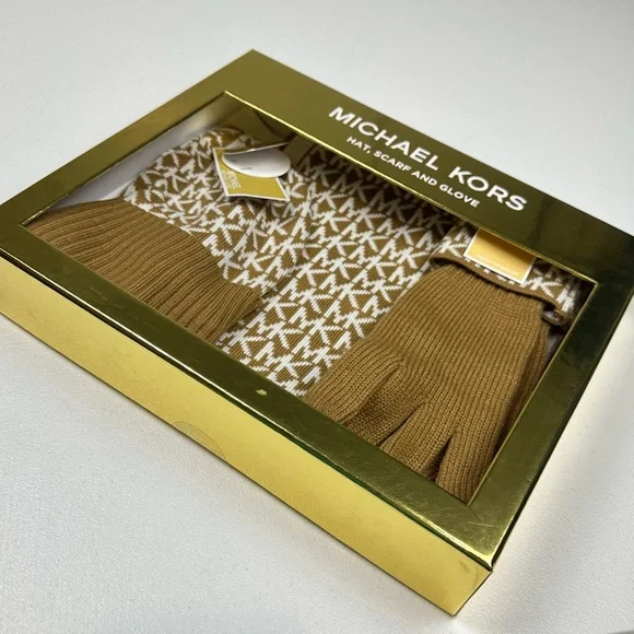 NWT Authentic Michael Kors Knit 3 Pieces  Set Hat Scarf Gloves Dark Camel $148