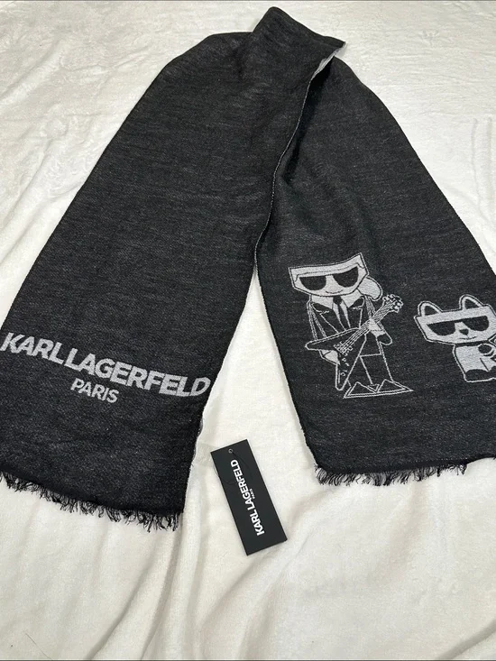 NWT! Karl Lagerfeld Black and White Logo Knit Scarf