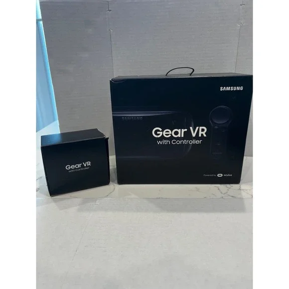 Samsung Gear‎ VR with Controller Powered by Oculus SM-R324 New Open Box
