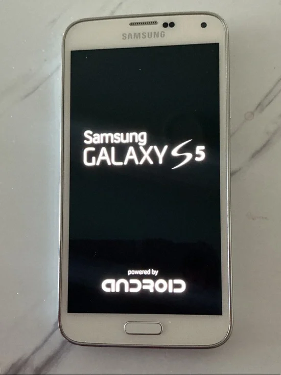 Samsung Galaxy S5 White Cell with 2 Cases Included. Barely used.