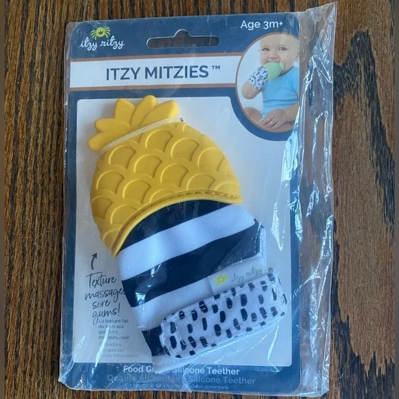 NEW Itzy Ritzy Pineapple Mittens for Kids