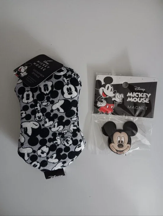 Disney Mickey Mouse Microfiber Sponge and Magnet Set