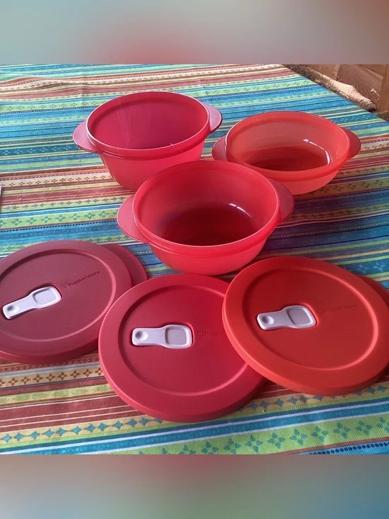 Tupperware Crystal Wave PLUS - set of 3 microwave bowls in red
