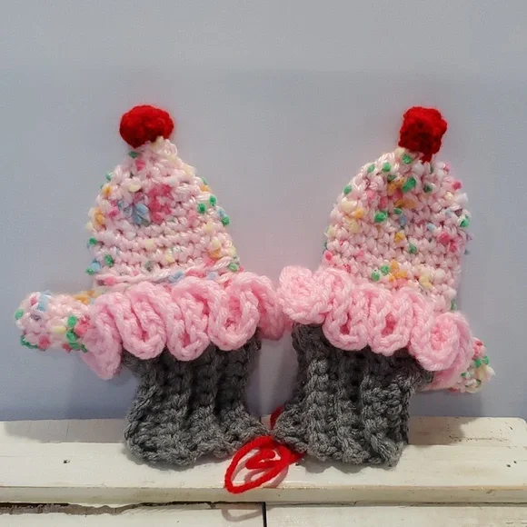 Handmade Crochet Pink Cupcake Mittens Size Toddler NWOT