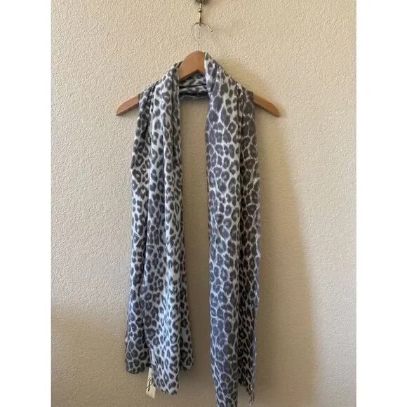 NWT Collection Eighteen Animal Print Gray + White Scarf