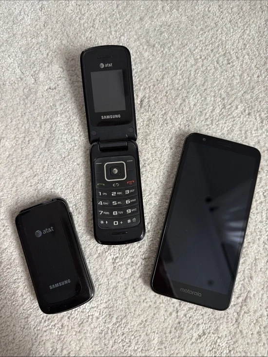 Samsung & Motorola Bundle Cell Phones Black Flip Phones 📞 📱☎️
