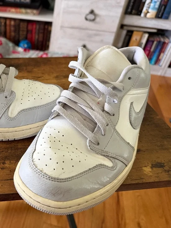 Nike -Gray/White
