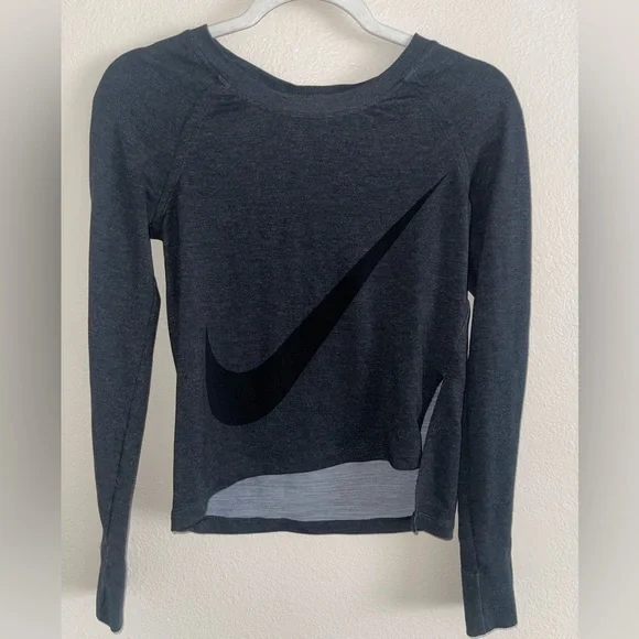 Nike Dri Fit Cropped‎ Long Sleeve Crewneck Size XS