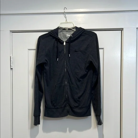 Nike grey zipper hoodie size small. In good preowned condition!