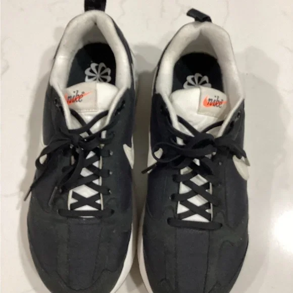 Nike Black and White Athletic Shoes Sleek Design