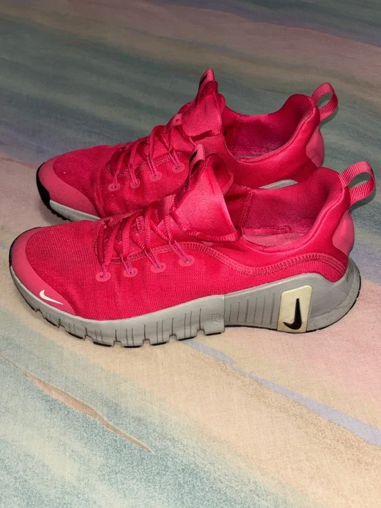 Nike Women's Free Metcon 6 Training Shoes size 9.5