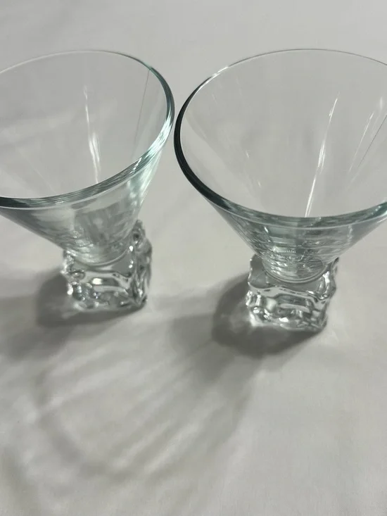 Set of 2 Clear Glass Martini / Cocktail Glasses