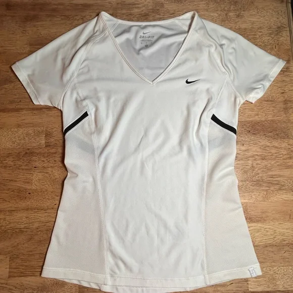 Nike Women's Dri-FIT V-neck Athletic Tee Medium‎