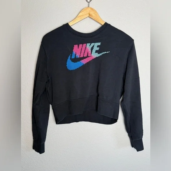Nike Black Crew Neck Cropped Long Sleeve Sweatshirt Women's Small