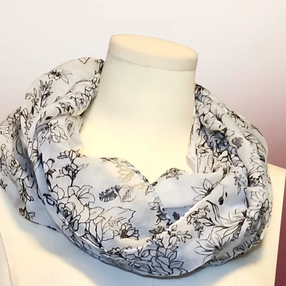 Floral Infinity Scarf ☆ White & Black ☆ 100% Polyester ☆ Women's ☆ Flower❥ Theme