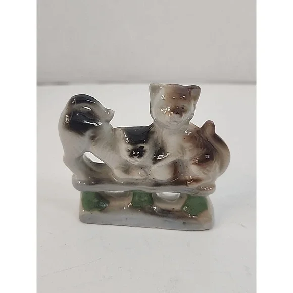 Vintage Cats On A Bench Japanese Porcelain Ceramic Figurine 3.5