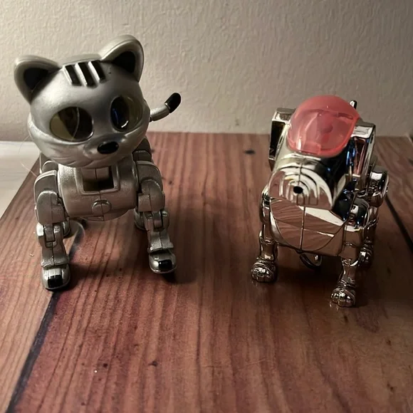 Vintage 2000s Geosspace Bobbie Cat & iRobot Dog Keychains
