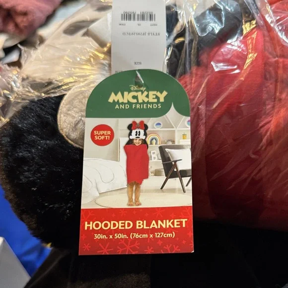 Disney Mickey & Friends Hooded Blanket in Red and Black soso soft