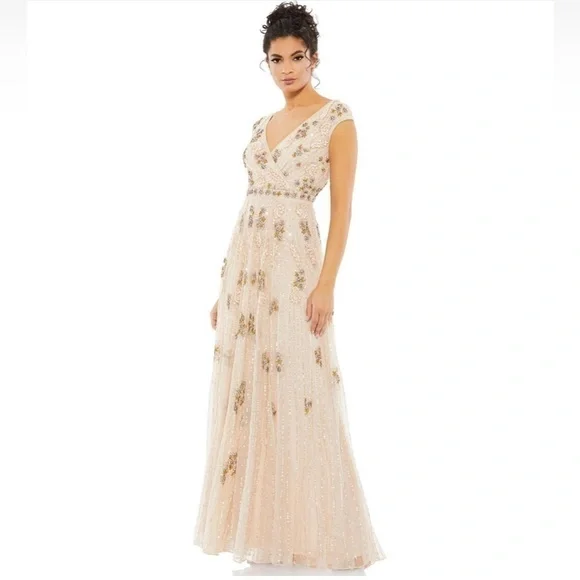 Mac Duggal Women's Embellished Wrap Over Cap Sleeve A-Line Gown size 2 NEW $998