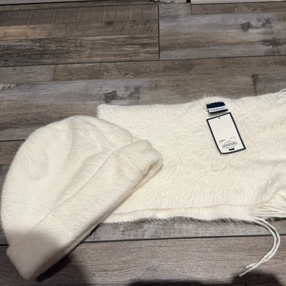 Croft & Barrow Scarf & Hat set NWT