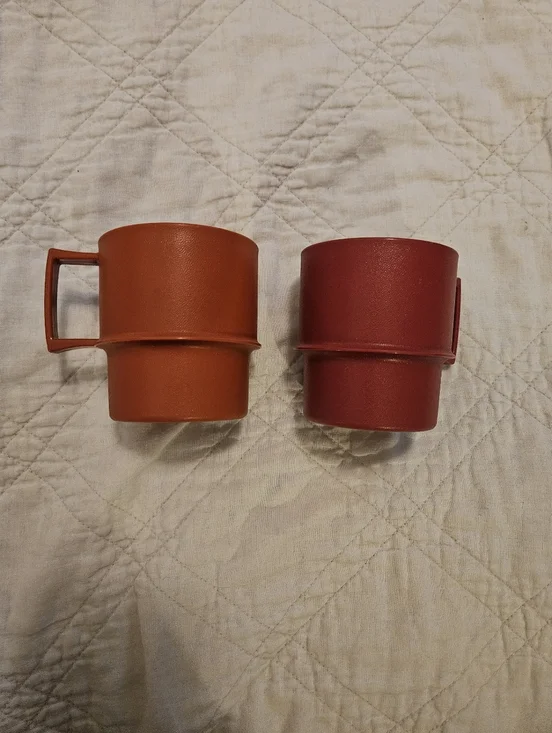 Tupperware Set of Two Stackable Plastic Mugs in Orange and Red