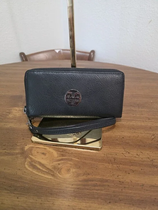 Tory Burch Continental Black Leather Zip Wristlet with Logo