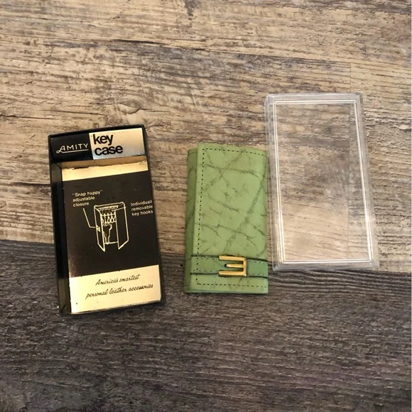 Vintage AMITY Key Case Holder Holds 6 Green Leather In Original Box-NEW