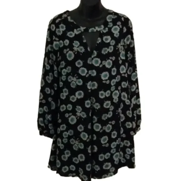 EXPRESS xs Flowy little floral dress. Retro/ Y2K Ish. Boho Vibes For Sure.