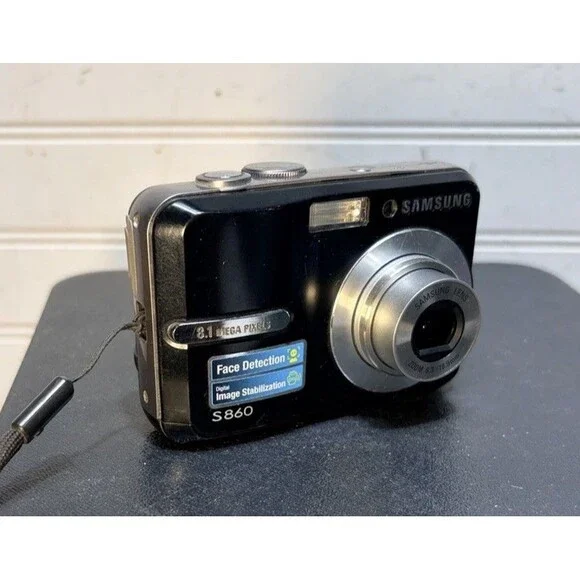 Samsung S Series S860 8.1MP Digital Camera - Black- working