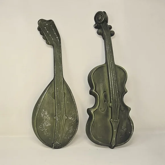 Vintage 60s royal cast metal green guitar mandolin wall hangings music‎