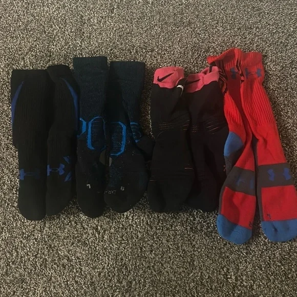 Four pairs f basketball socks