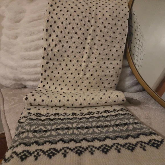 Forever 21 cream, black, and grey knit detail scarf New with tags