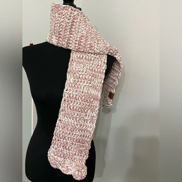 NWT KNANA KNOTS Scarf, Rose and Ivory White mixed color. Warm Soft Cozy