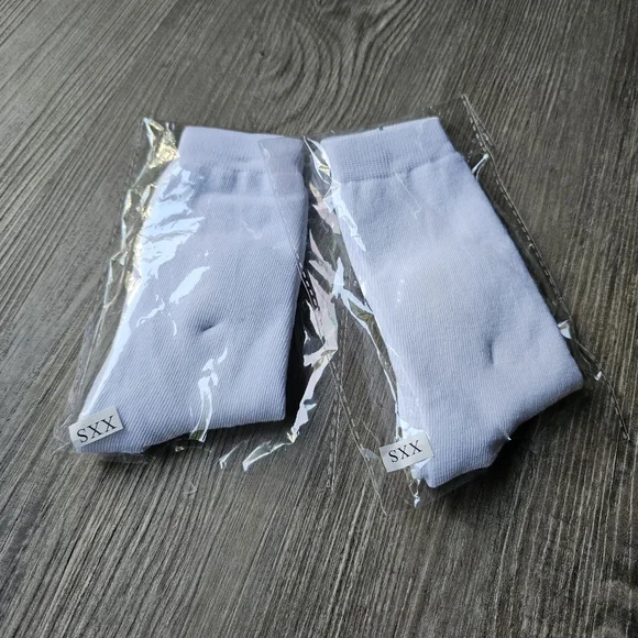 2 pairs of toddler white crew socks