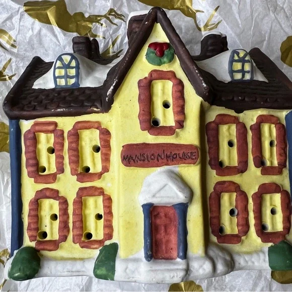 Dickens Village collection, CHRISTMAS Village ceramic train station