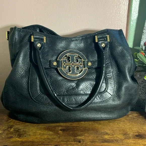 TORY BURCH BLACK AMANDA HANDBAG