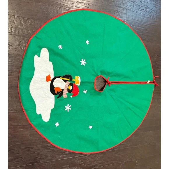 Christmas Holiday Tree Skirt Green Penguin Snowflake Felt Holiday 45 Inch‎ VTG